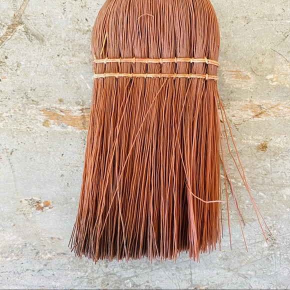 ♥️ Vintage ♥️ Old String Tied Metal Cap End Hanger Whisk Broom - Picture 6 of 12